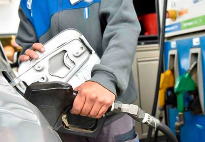 Restringen-la-venta-de-gasoil-a-vehículos-extranjeros