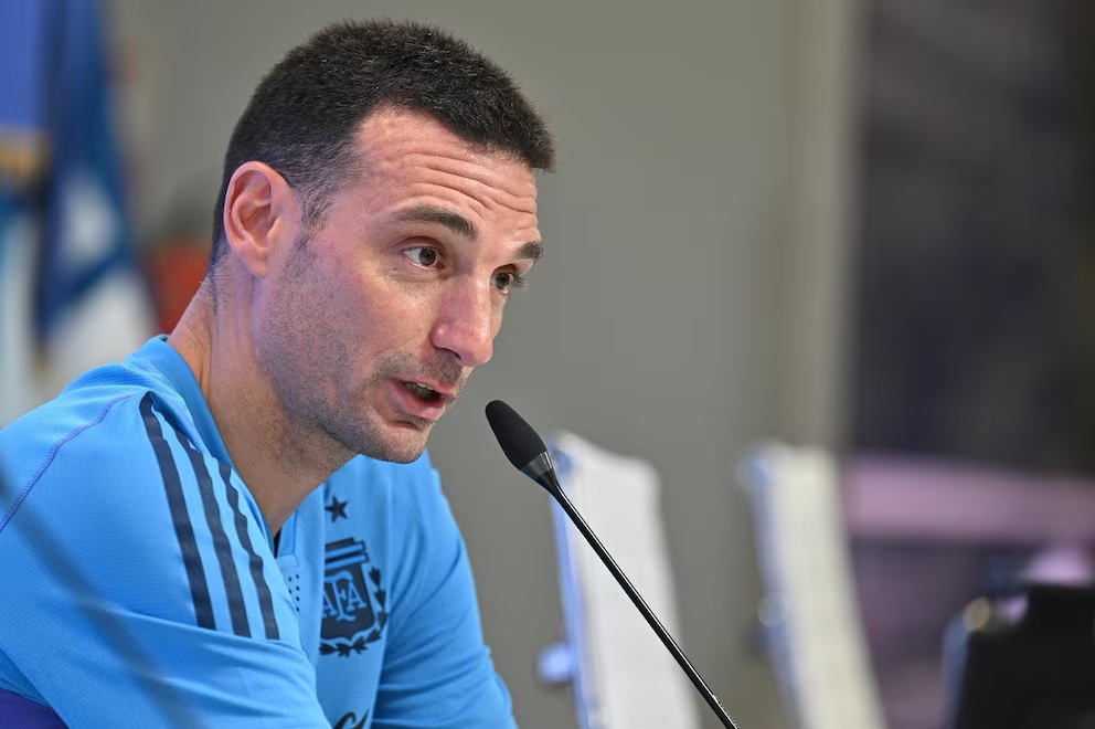 Scaloni-conferencia-partido-amistoso