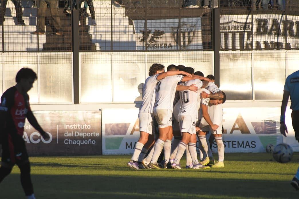 Chaco For Ever volvió al triunfo, cortó la mala racha y festejó ante Colón